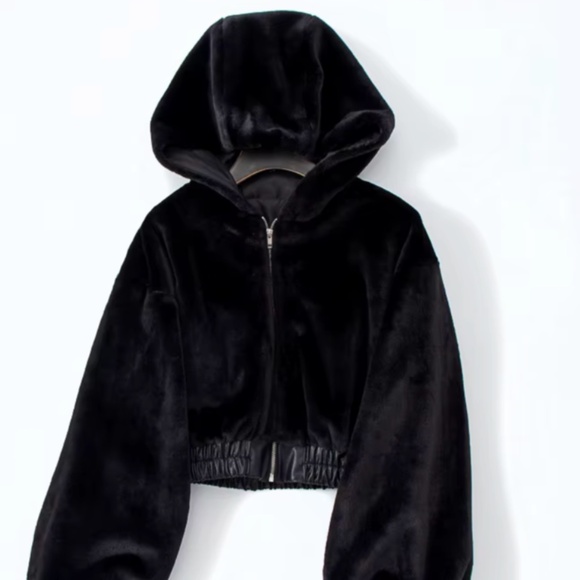 Ashley by 26 International Faux Fur Jacket - Picture 1 of 3